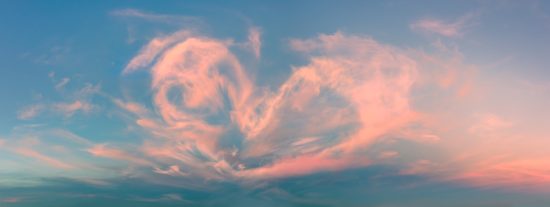 Magic,Real,Heart,Made,From,Clouds,In,The,Sunset,Sky.