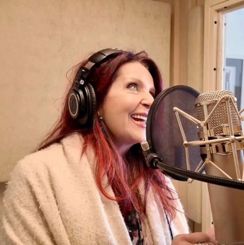 Colette Baron-Reid Singing Image of Colette Baron-Reid Singing